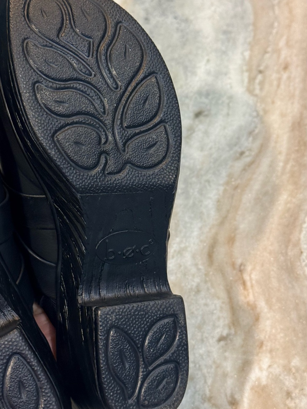Women’s B.O.C. Black slip on clogs- Size 6 - Picture 5 of 6